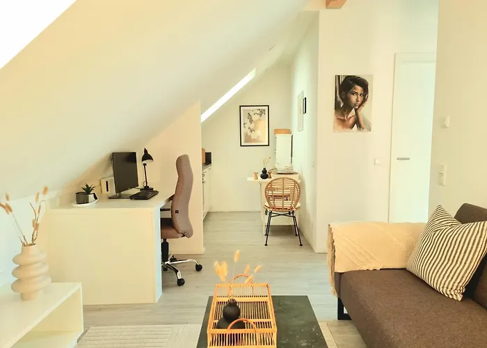 Homestay-Stylish, Zentral- Loft Apartment-Parking